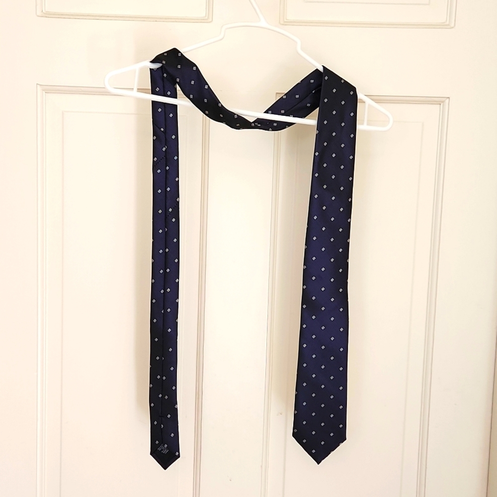 NEW. CALVIN KLEIN MEN'S NECK TIE.  NWOT